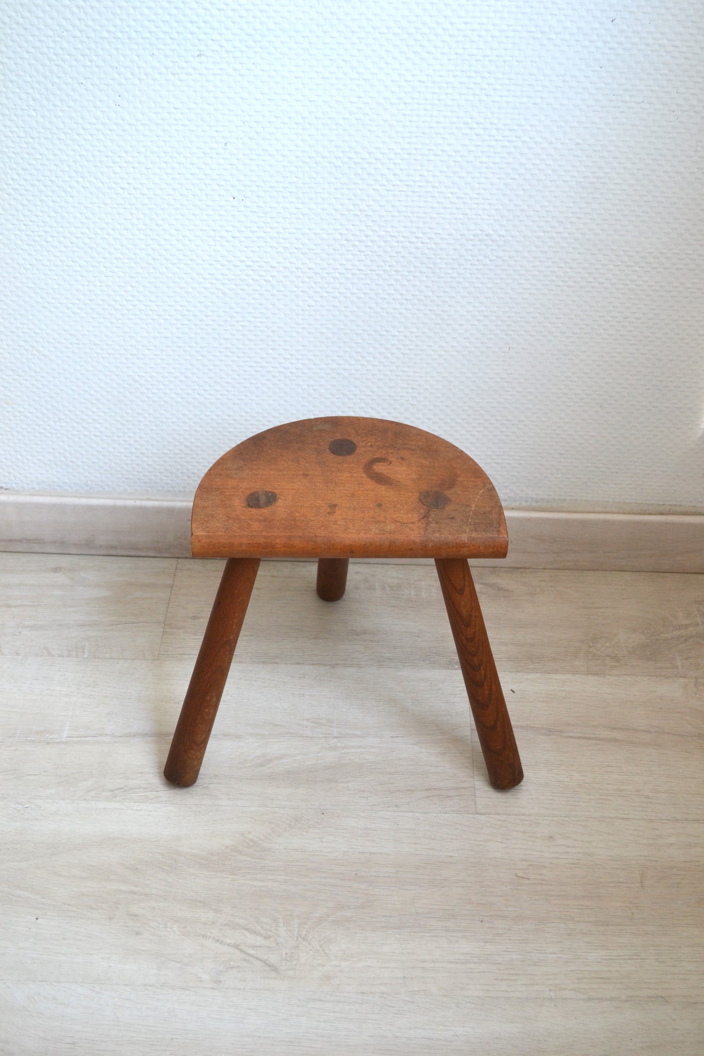 Tabouret tripode