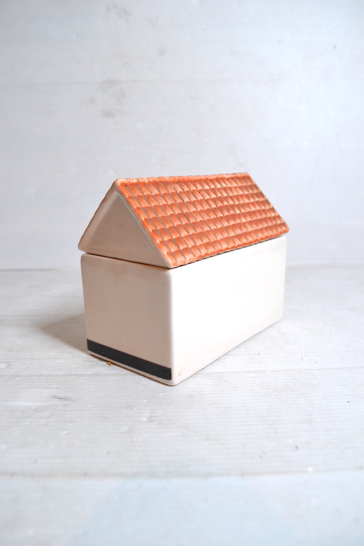 Boîte maison en céramique