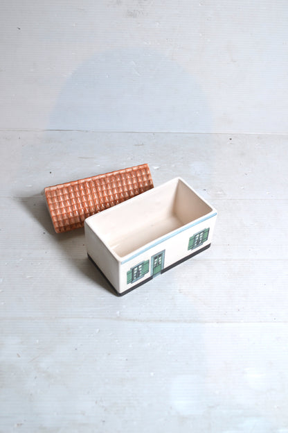 Boîte maison en céramique