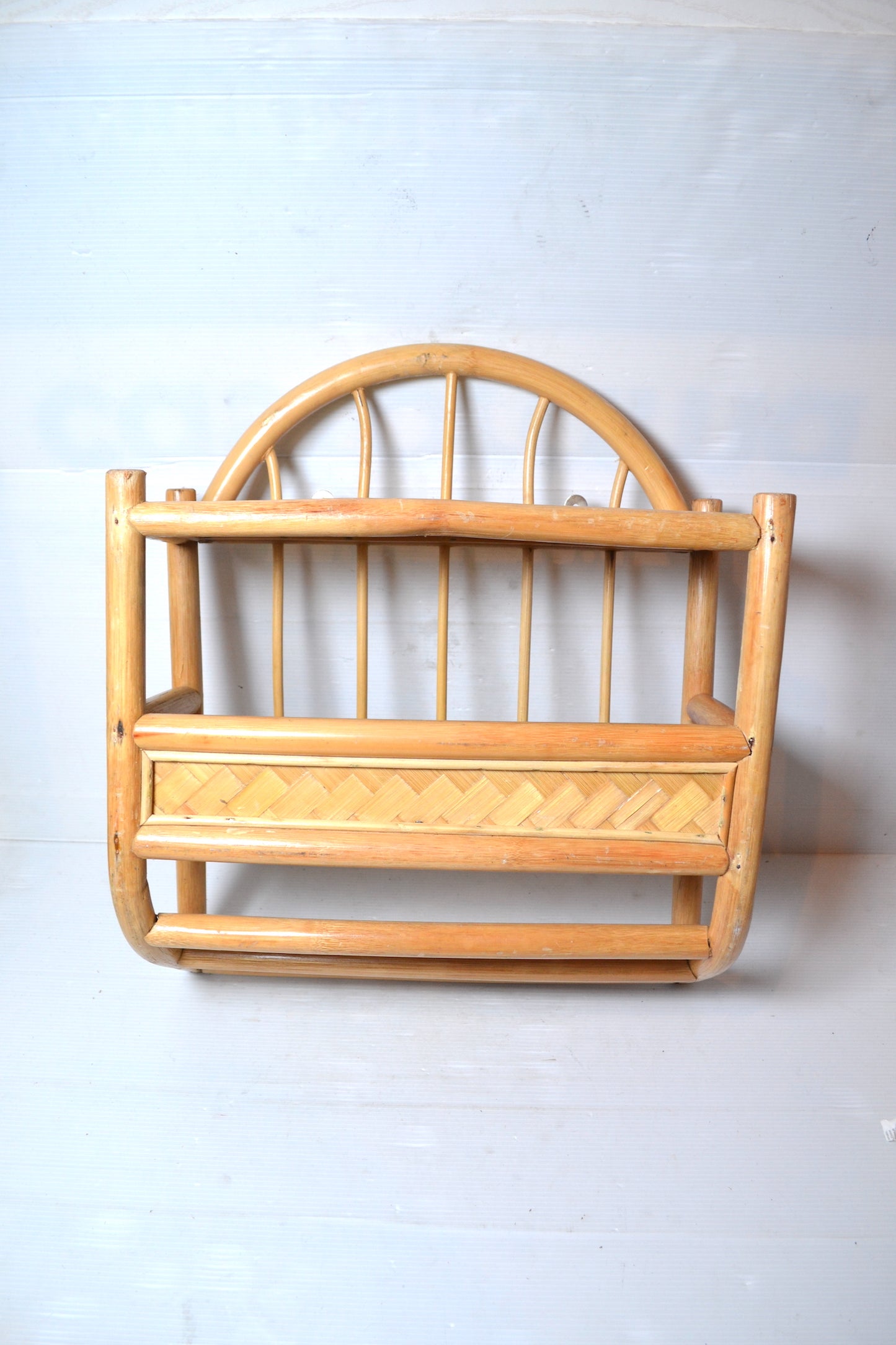 Étagère murale en rotin