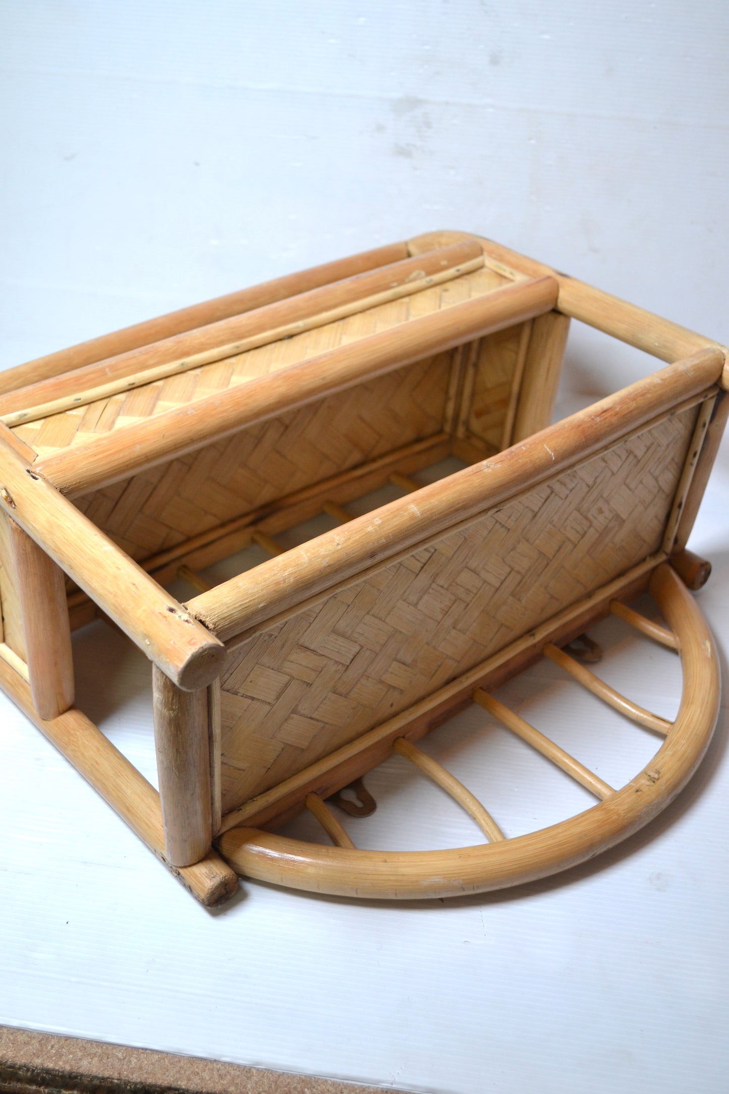 Étagère murale en rotin