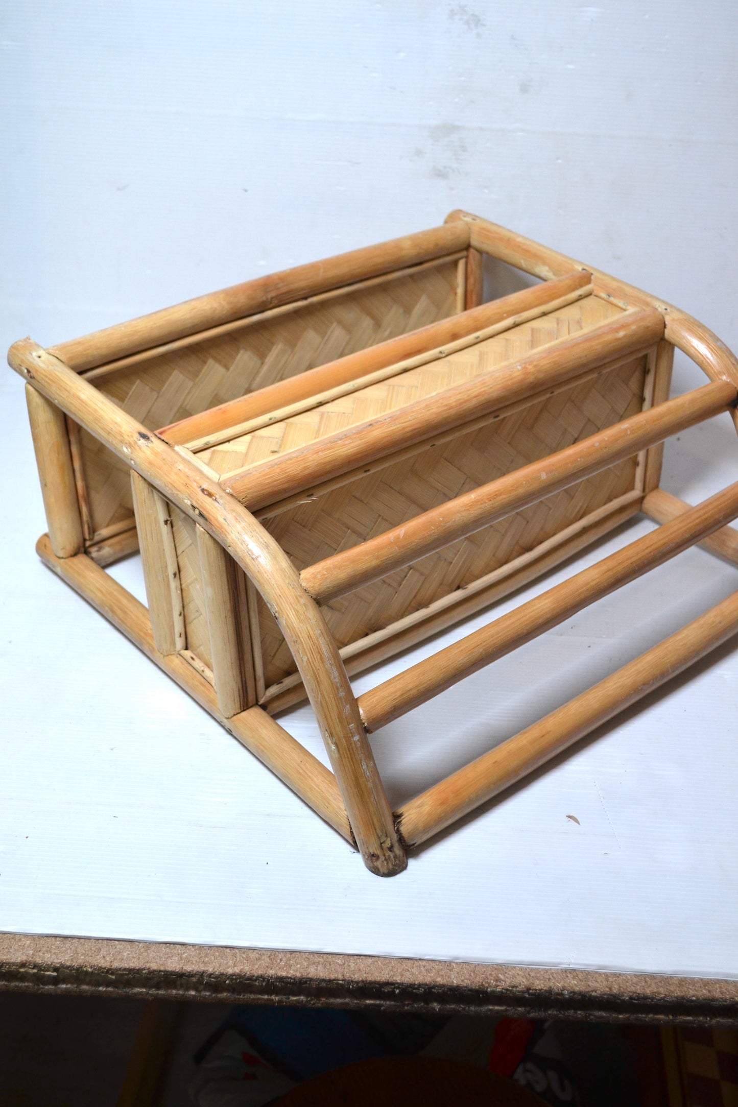 Étagère murale en rotin