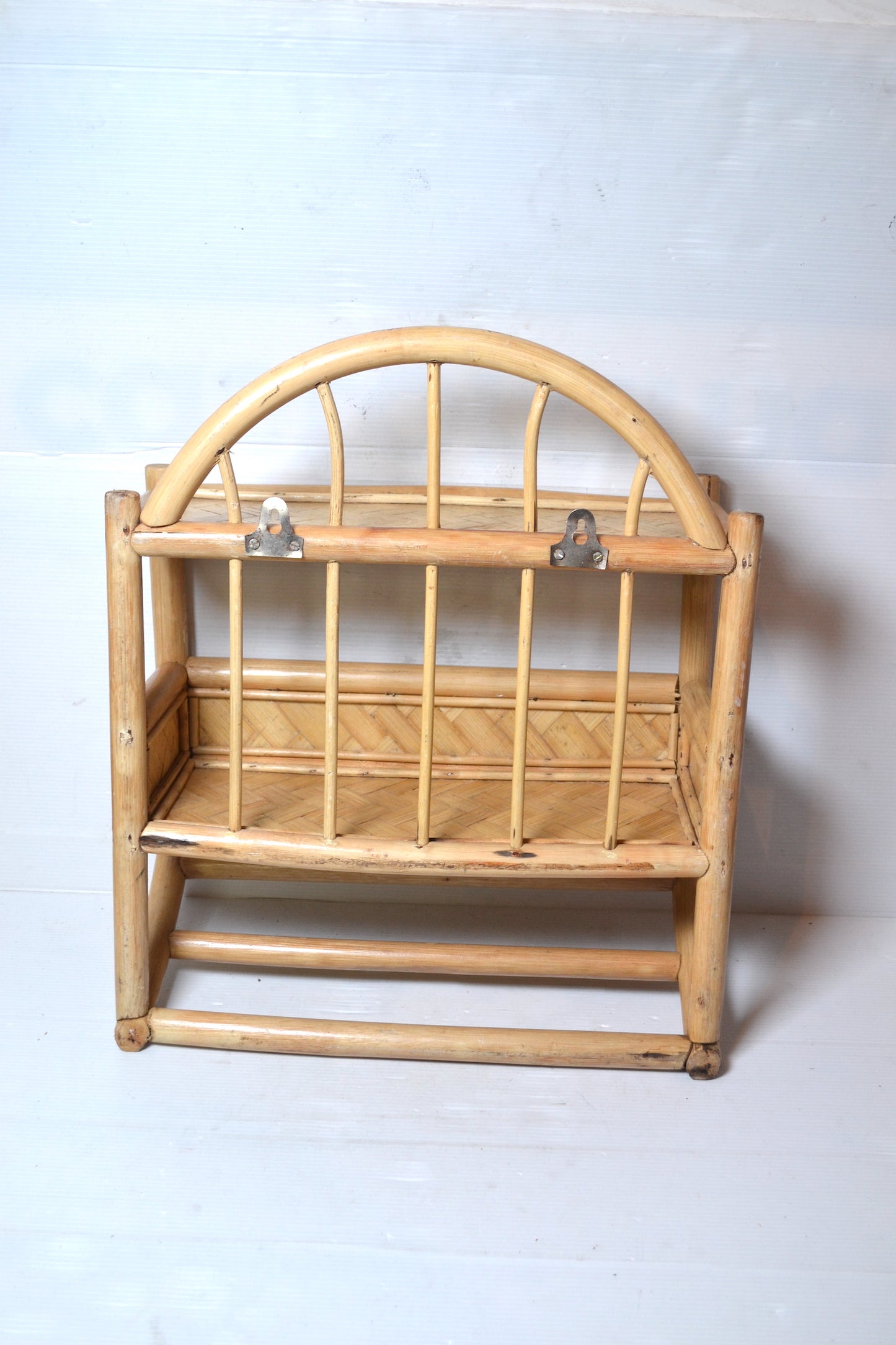 Étagère murale en rotin