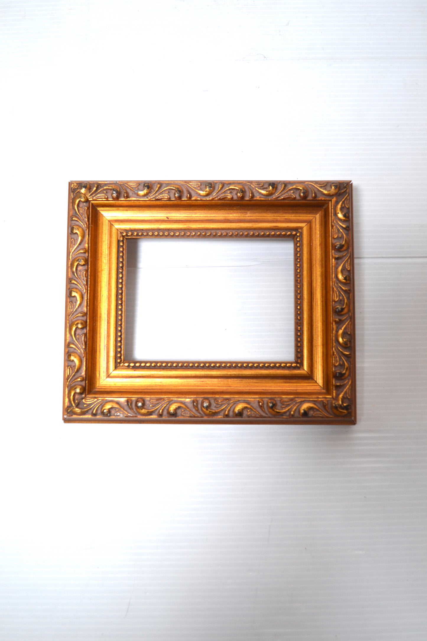 Petit cadre rectangulaire doré