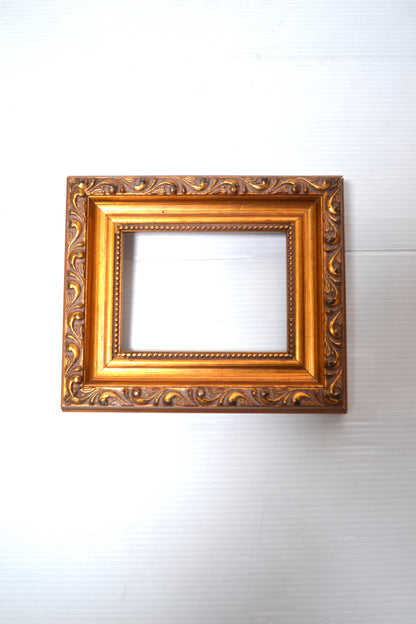 Petit cadre rectangulaire doré