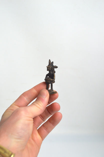 Petite figurine Dogon en bronze noir