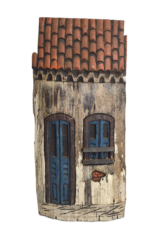 Grande façade en bois sculpté