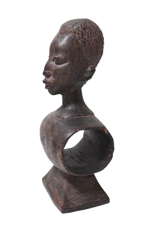 Buste africain en bois sculpté