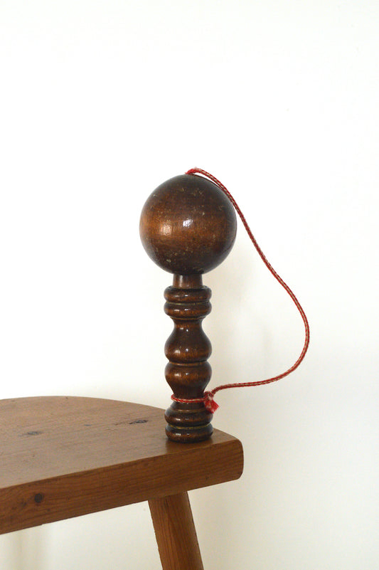 ancien bilboquet en bois