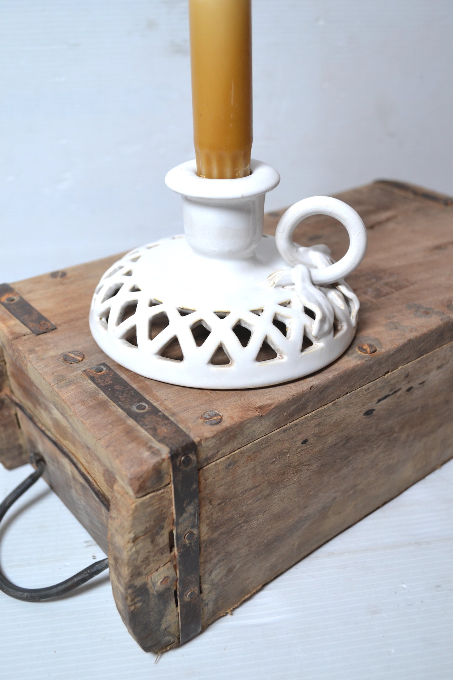 Ancien bougeoir en barbotine