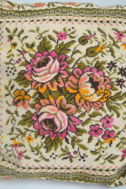 ancien coussin en canevas