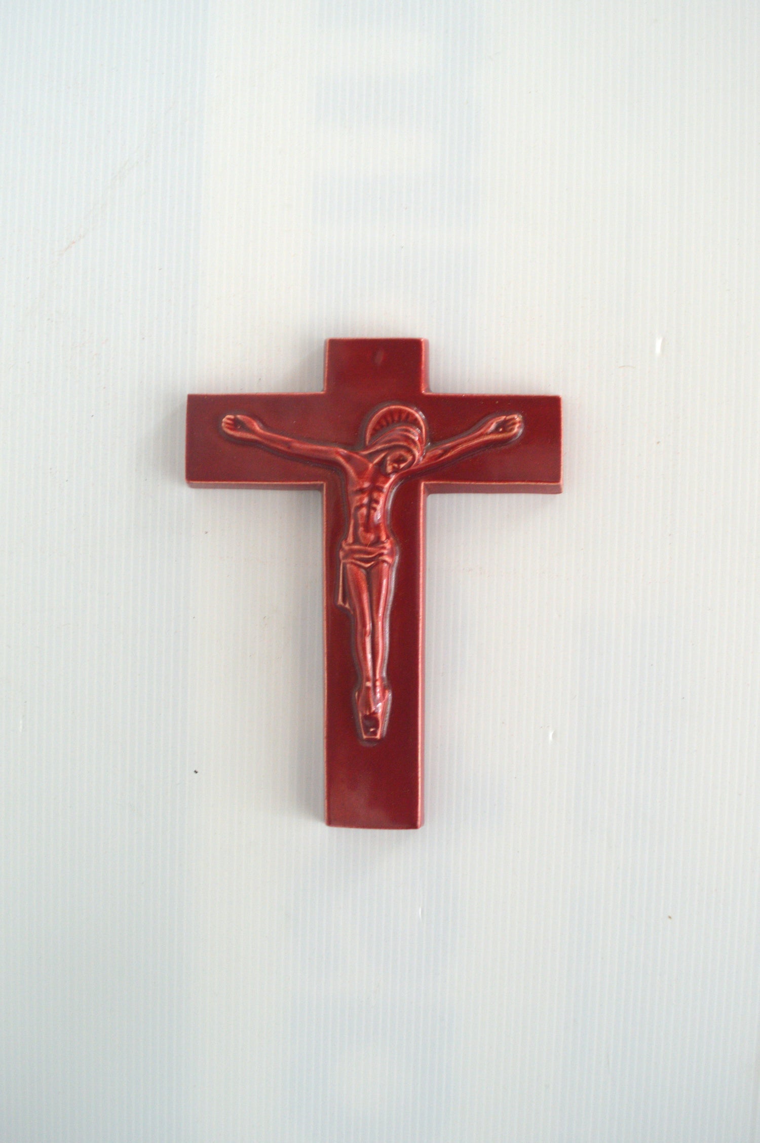 ancien-crucifix-en-céramique