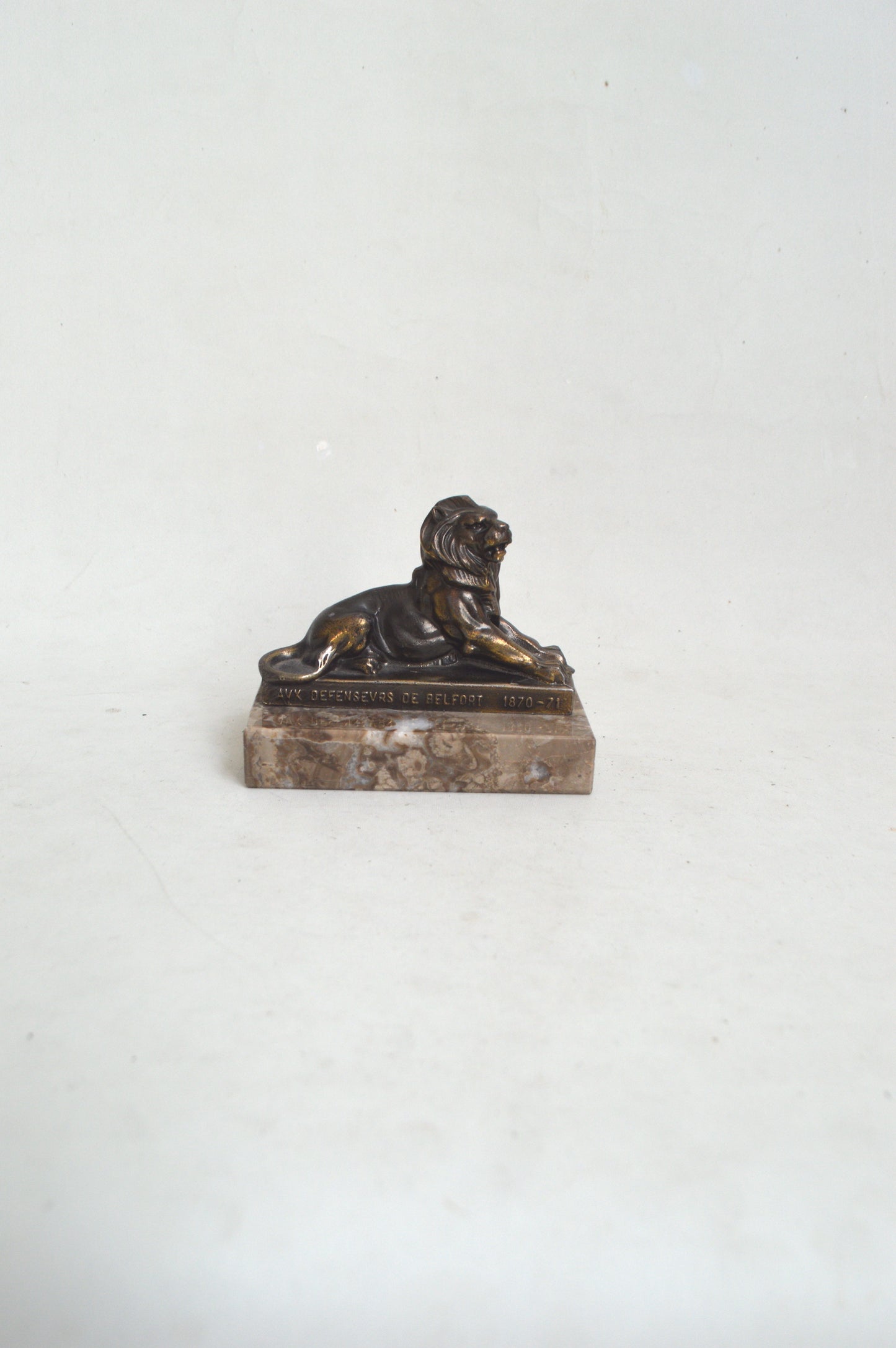 ancien-lion-decoratif