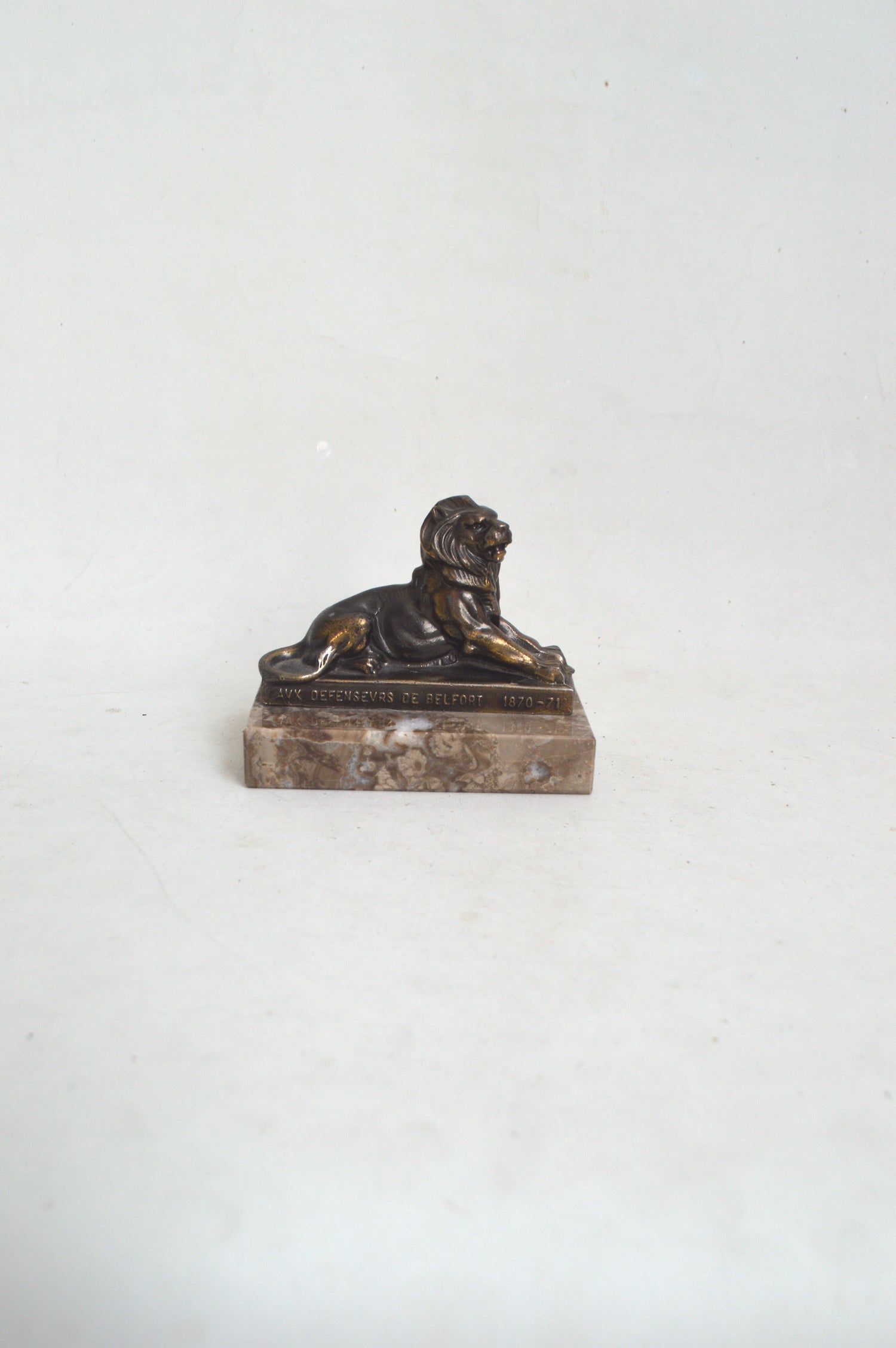 ancien-lion-decoratif