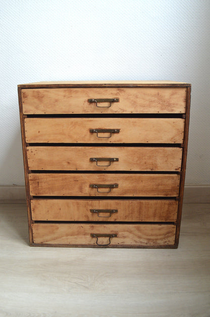 ancien-meuble-de-métier