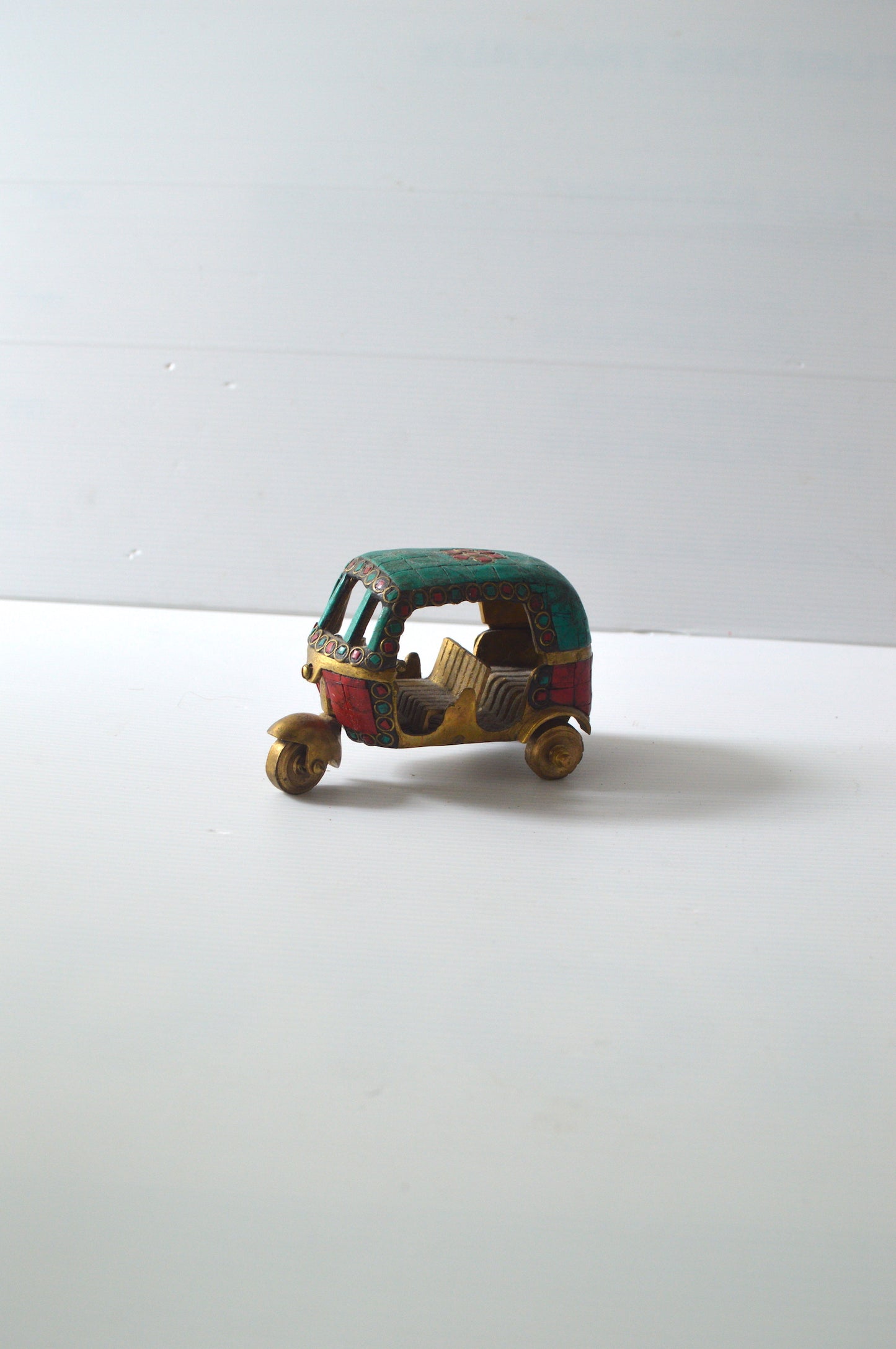 ancien-tuk-tuk-en-laiton