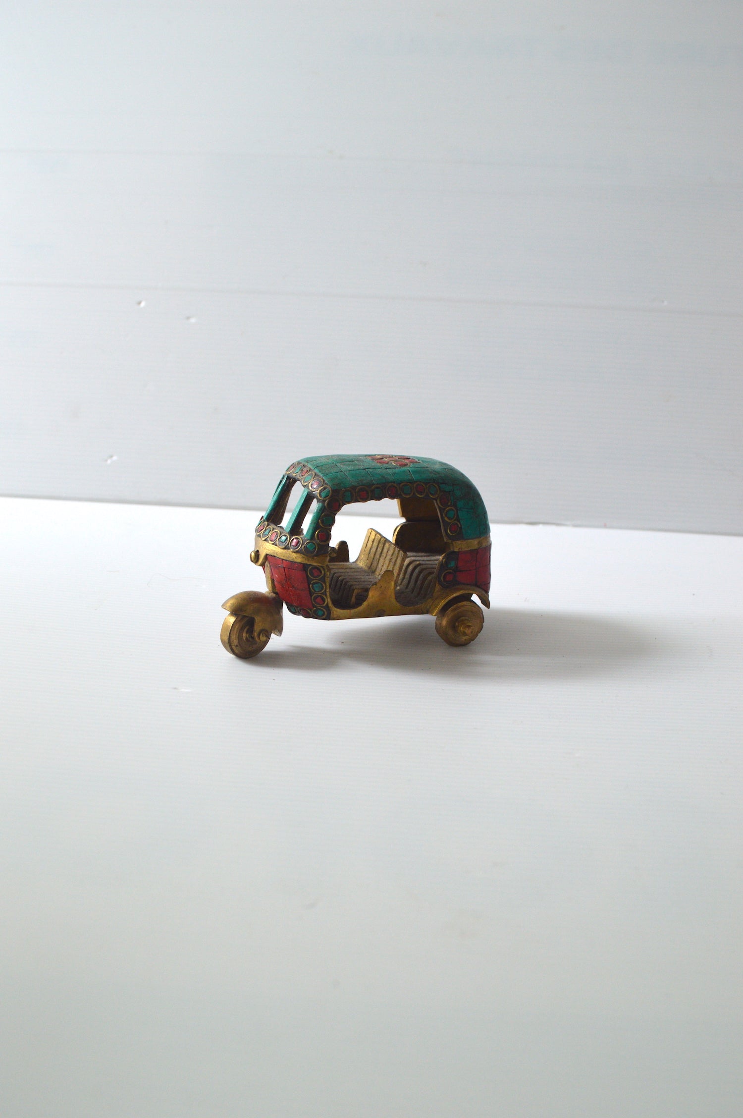 ancien-tuk-tuk-en-laiton