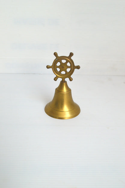 ancienne-cloche-en-laiton