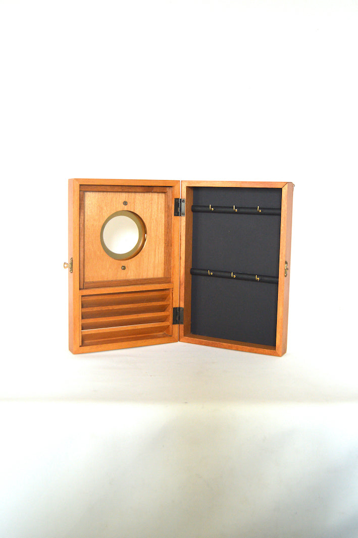 STC Boîte à Clés Bord De Mer - 30,5x24cm - Résistante à L'Humidité, Étagère Amovible