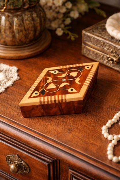 Boîte losange en marqueterie