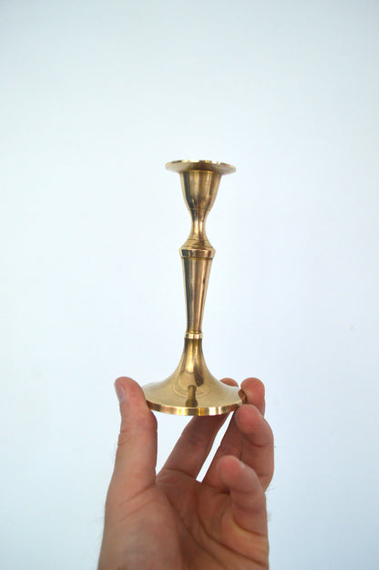 Paire de bougeoirs en laiton
