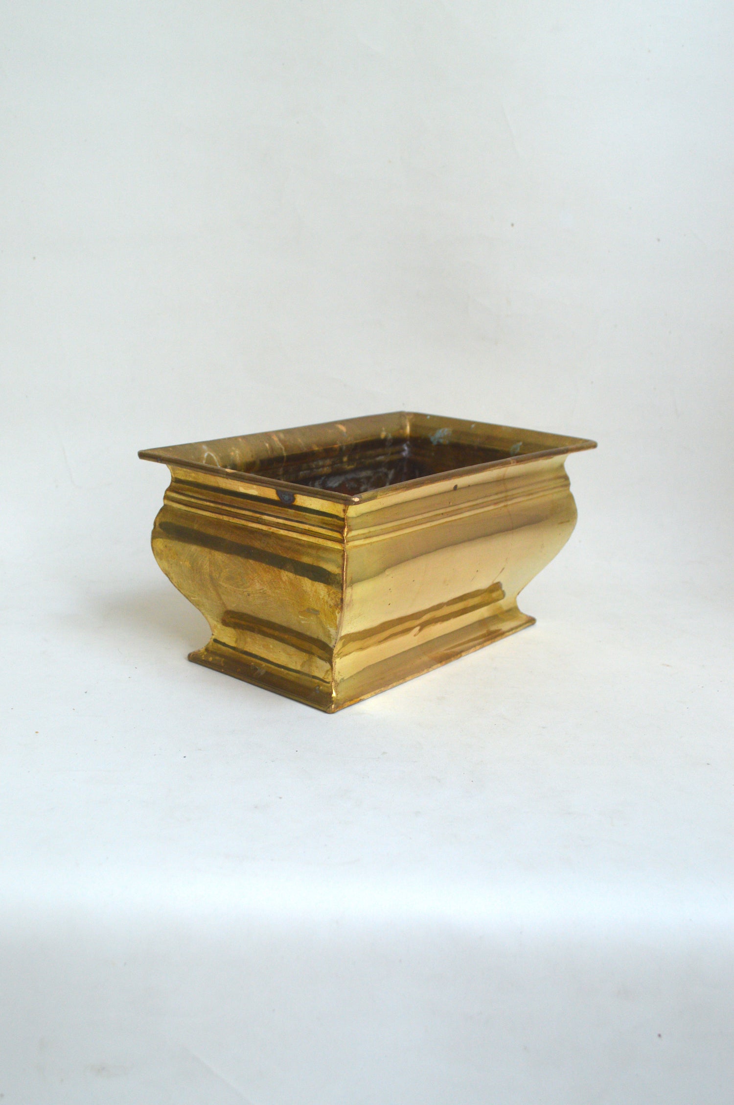 cache-pot-en-laiton