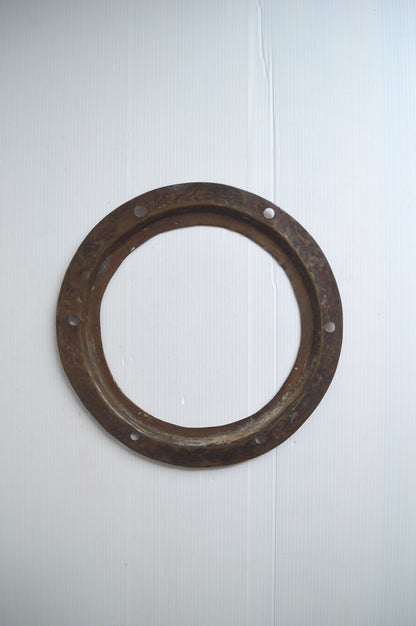 cadre-doré-rond-en-métal