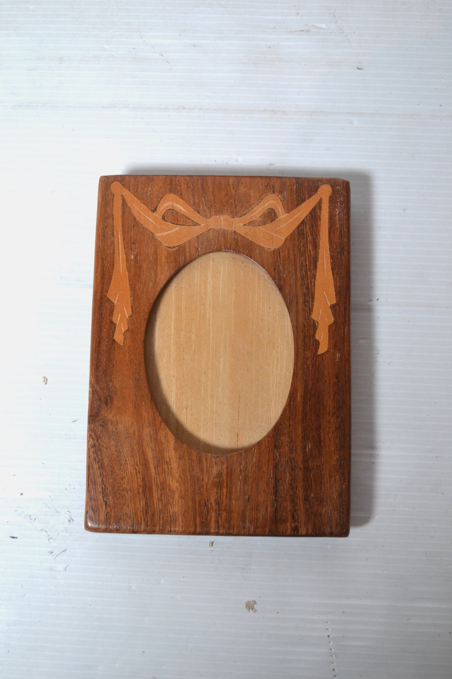 Ancien cadre en bois à poser