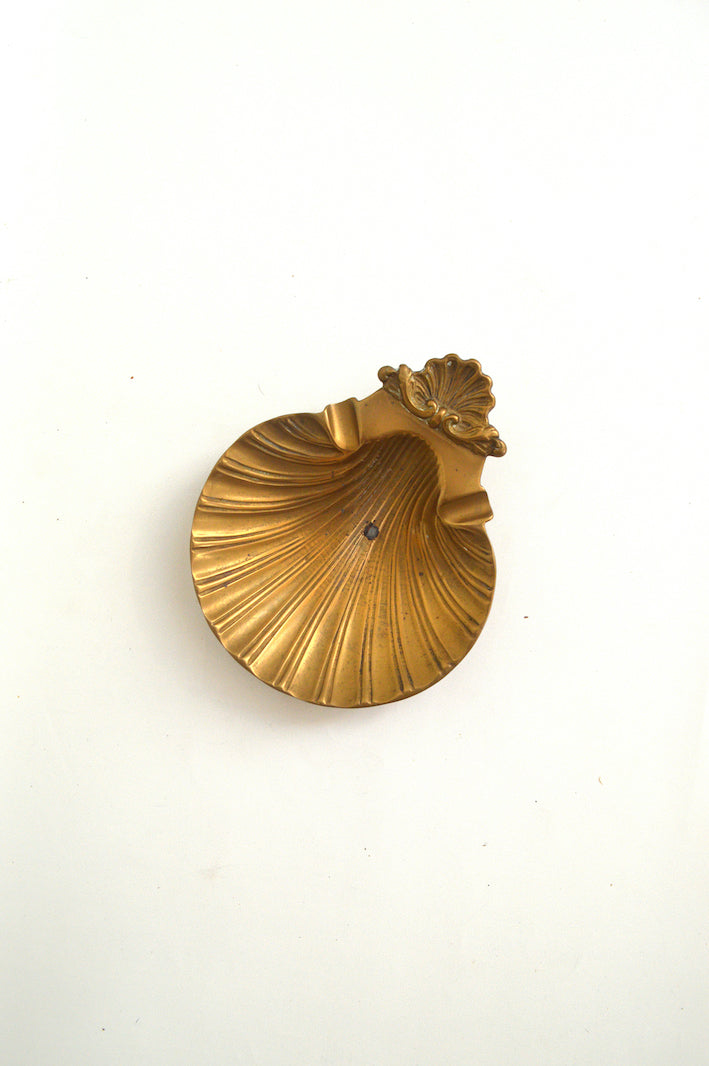 cendrier coquille en laiton