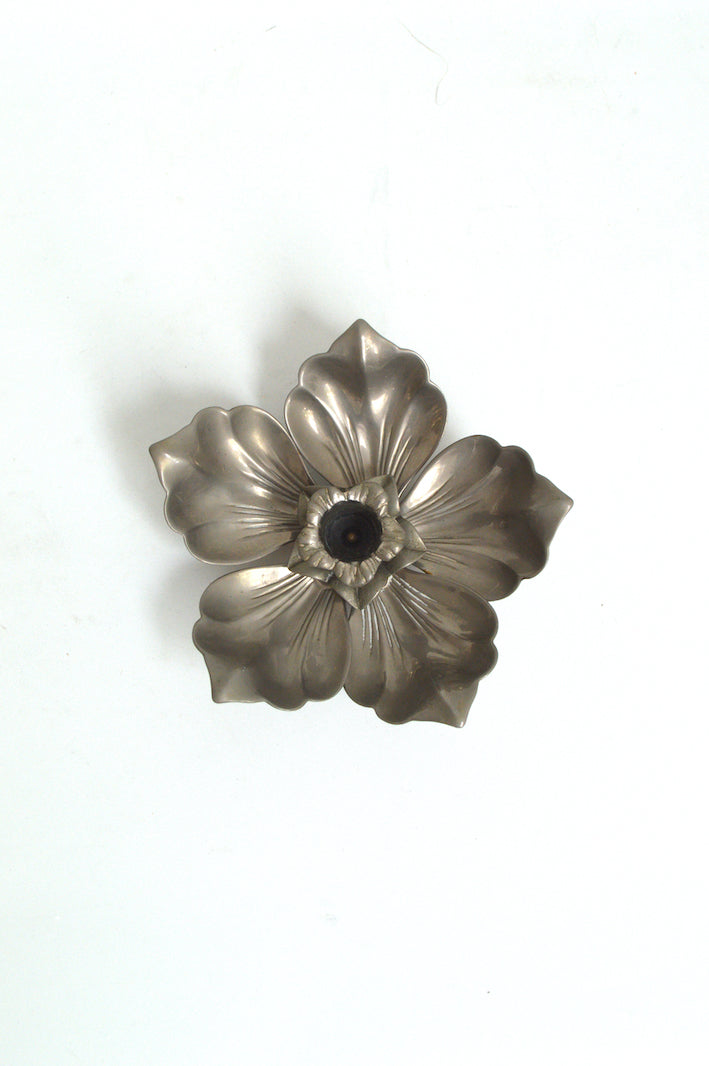 ancien cendrier fleur en métal