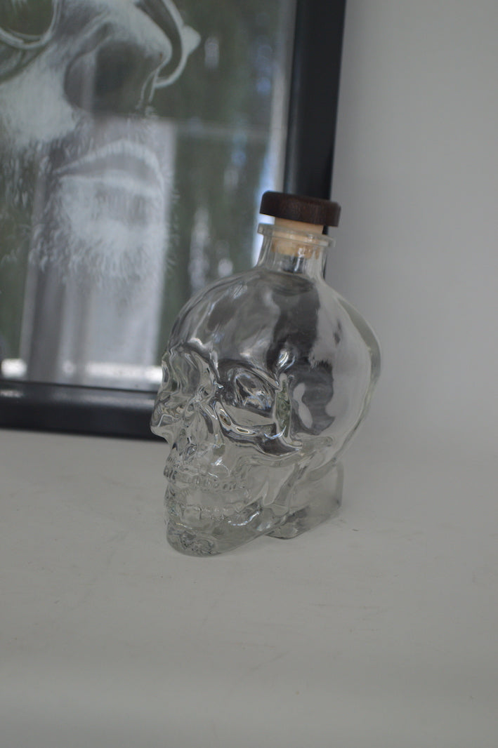 crâne décoratif en verre