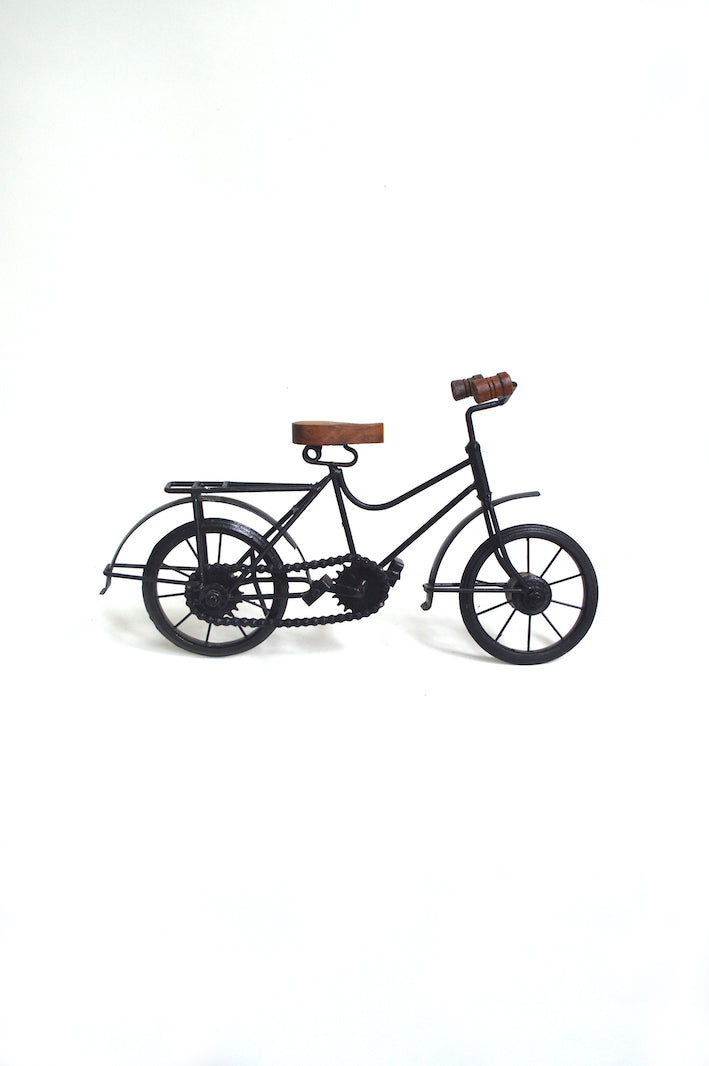 Vélo Miniature En Fer Noir, Vélo En Métal À L'échelle 1:12 Avec Roues  Rotatives, Jeu Créatif, Maison De Poupée, Accessoires De Photographie  Artisanale