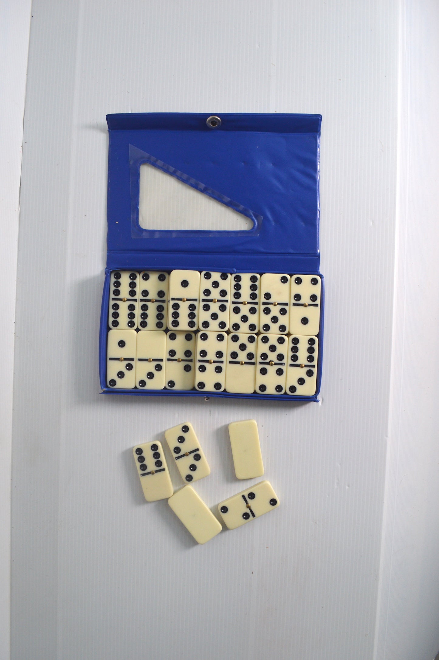 Boîte de dominos
