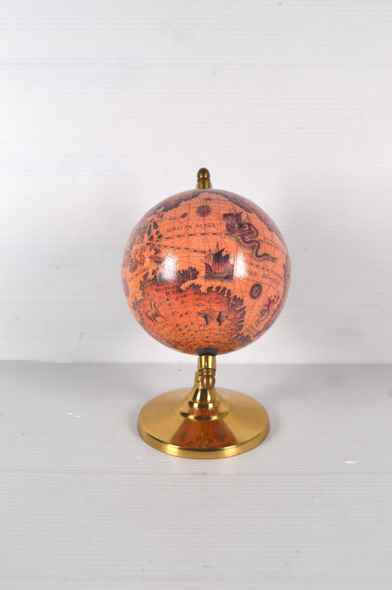 globe-en-laiton