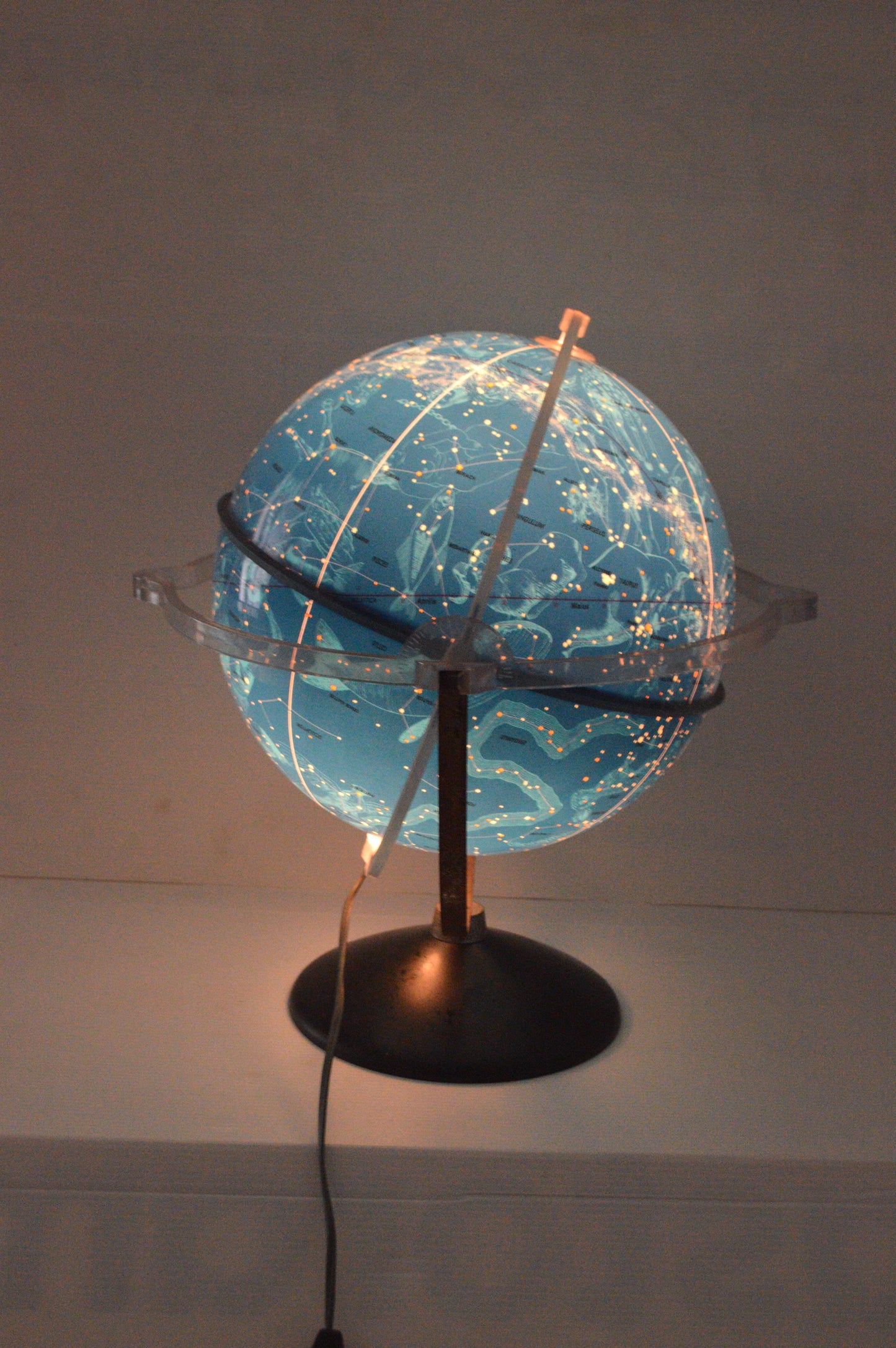 Globe céleste Alpha lumineux