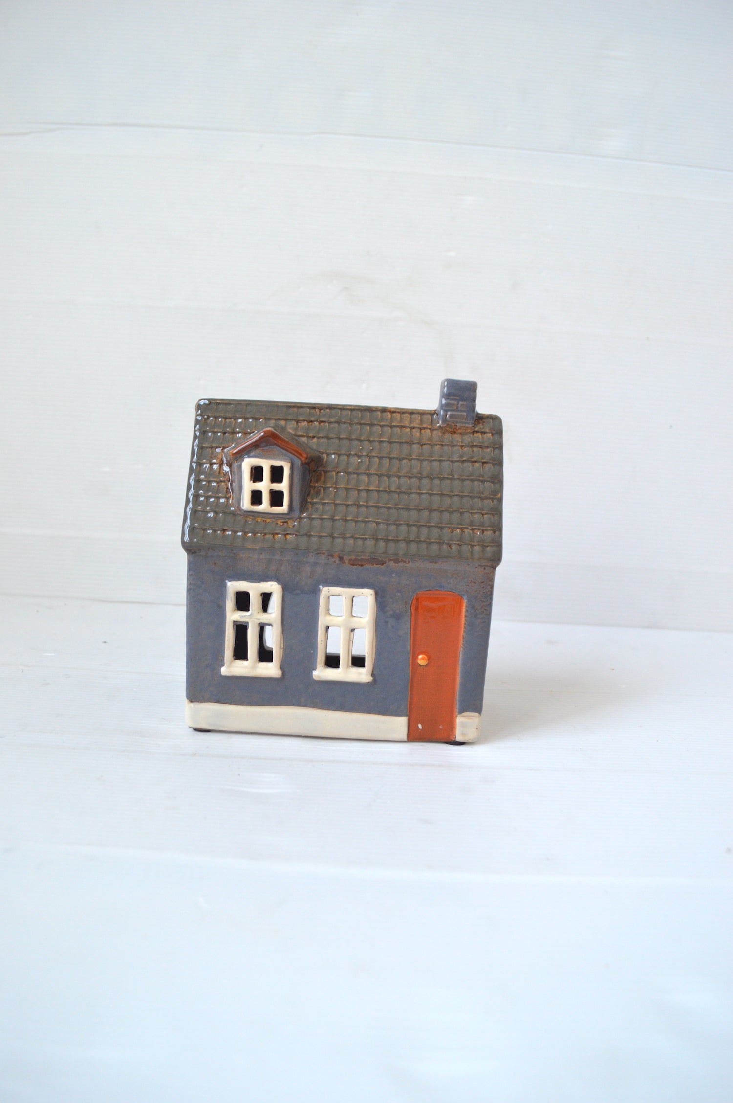lanterne-en-forme-de-maison-en-ceramique