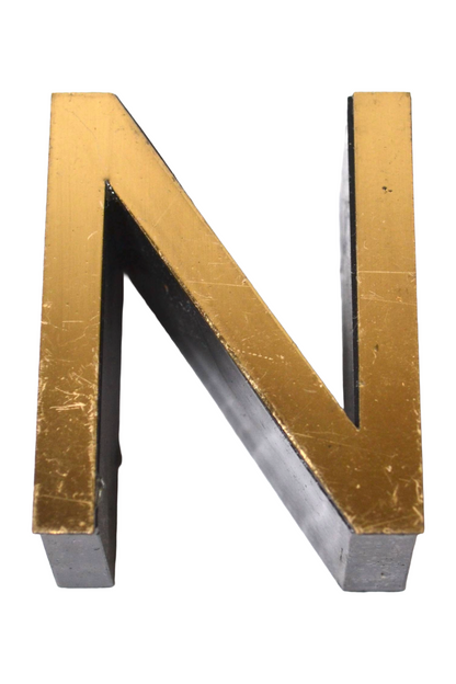 Petite lettre décorative dorée