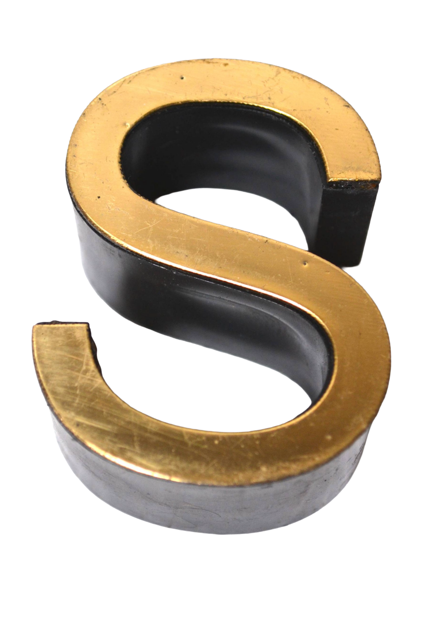 Petite lettre décorative dorée