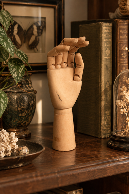 Main articulée en bois