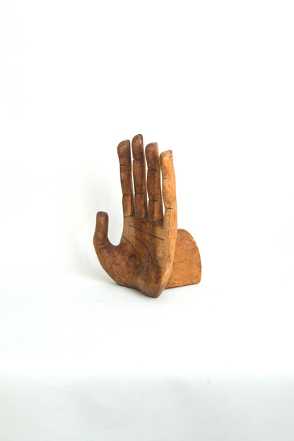 main de bouddha en bois