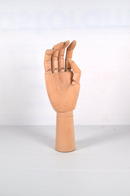 main-en-bois