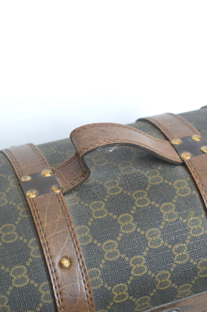 Coffre en bois monogrammé