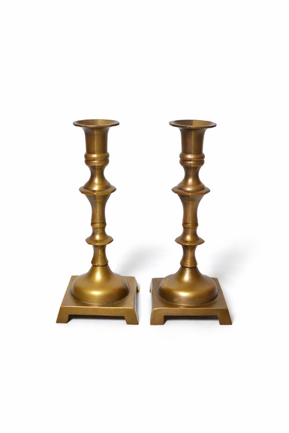 Paire de chandeliers en laiton