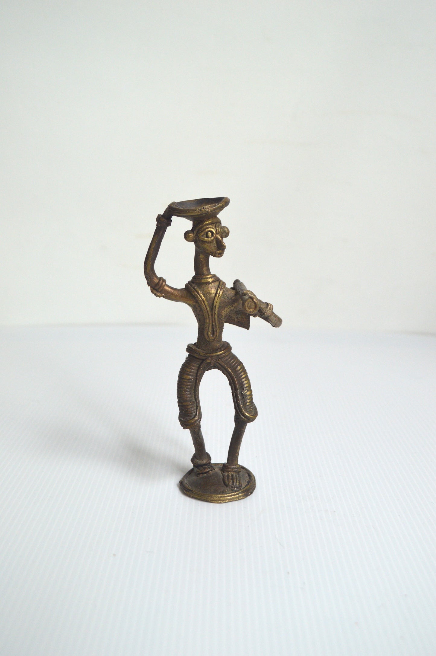 personnage-en-bronze