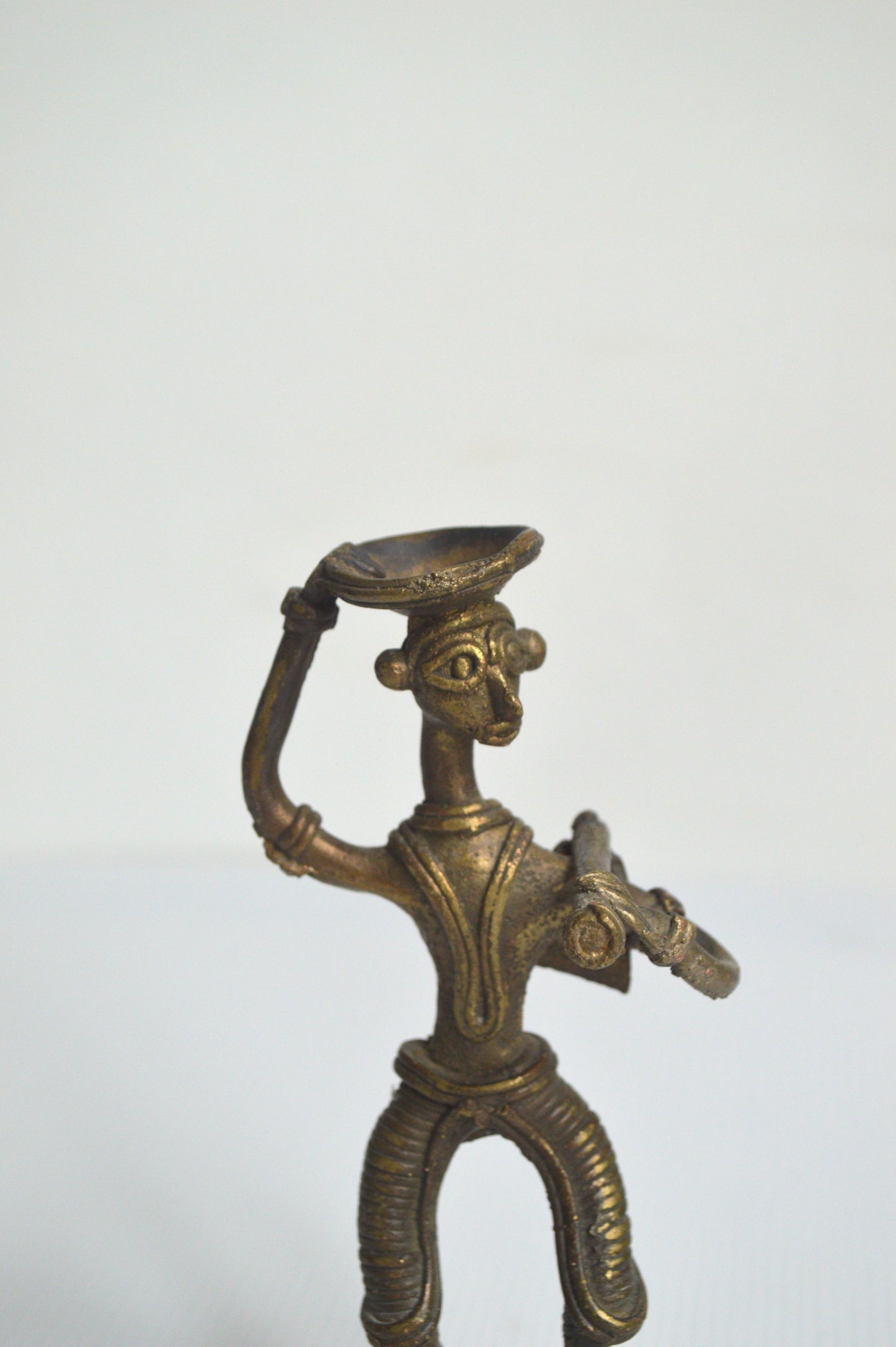 personnage-ethnique-en-bronze