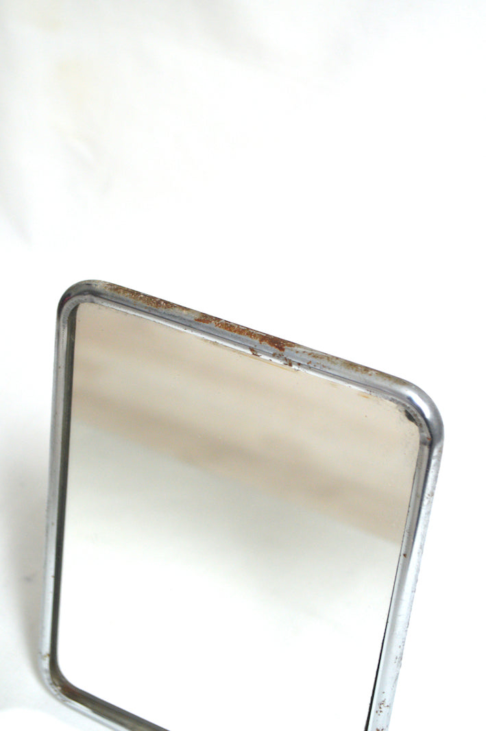 Petit miroir de barbier