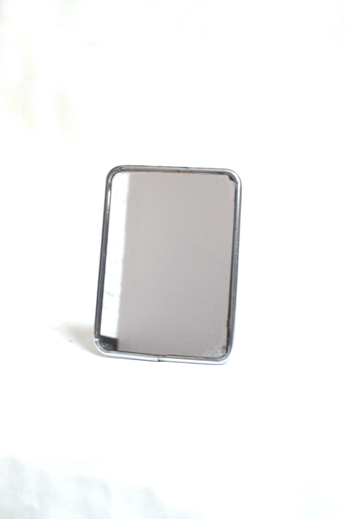 Petit miroir de barbier