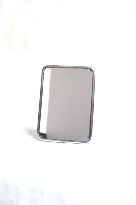 Petit miroir de barbier
