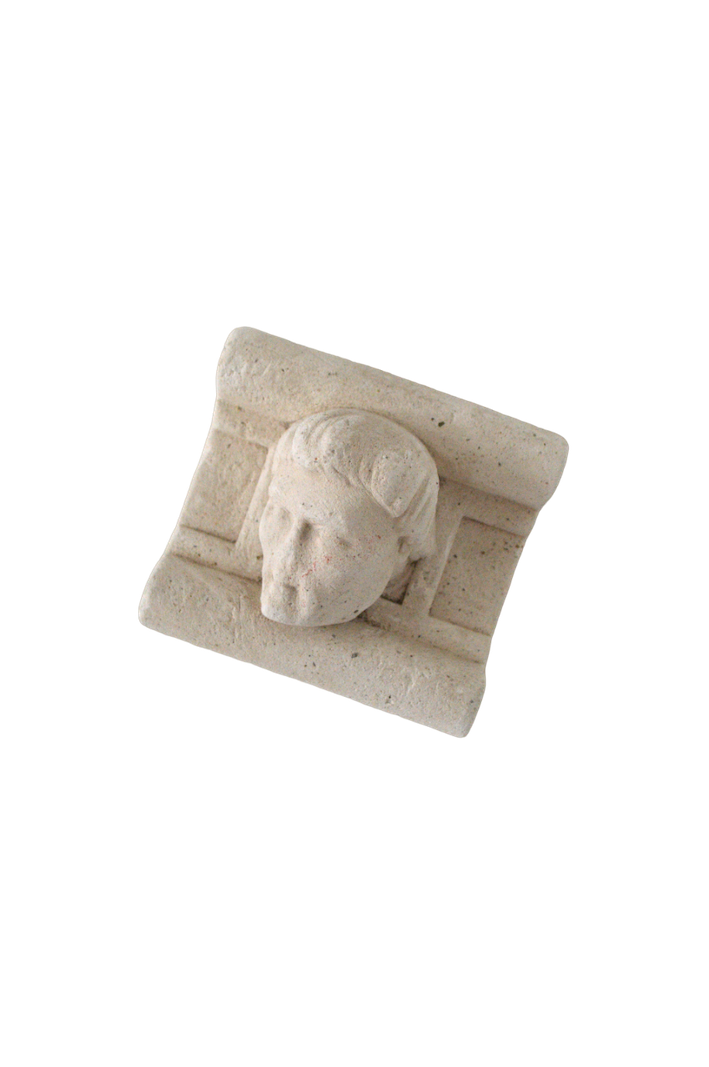 petit-relief-en-pierre