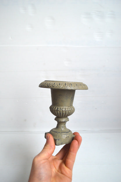 petit-vase-médicis-en-fonte
